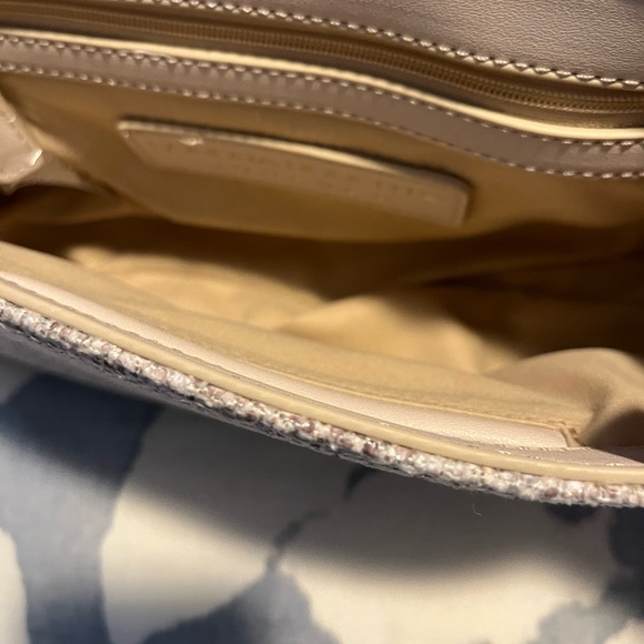 Sandra Robert’s - Adorable and I mean adorable NWOT crossbody or shoulder bag. - Picture 3 of 5